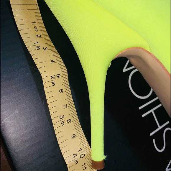 Fashion nova shoes 👠 send some offers😊🙏🔥🔥🔥 - Picture 6 of 8